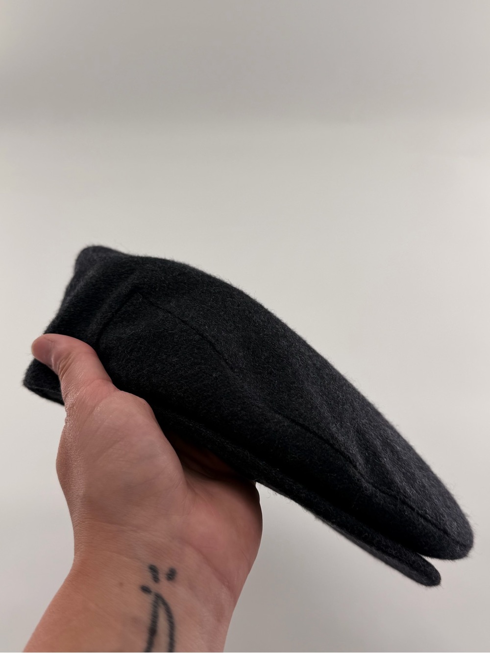 Y2K Wool Banana Republic Flat Cap Hat Women’s M/L Dark Grey Gray Vintage Newsboy